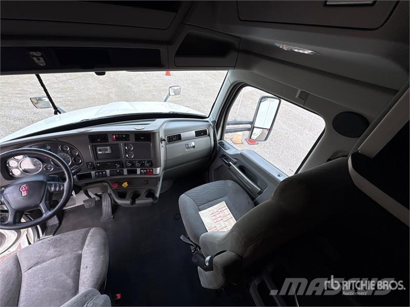 Kenworth T680 Тягачі