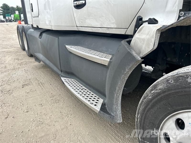 Kenworth T680 Тягачі
