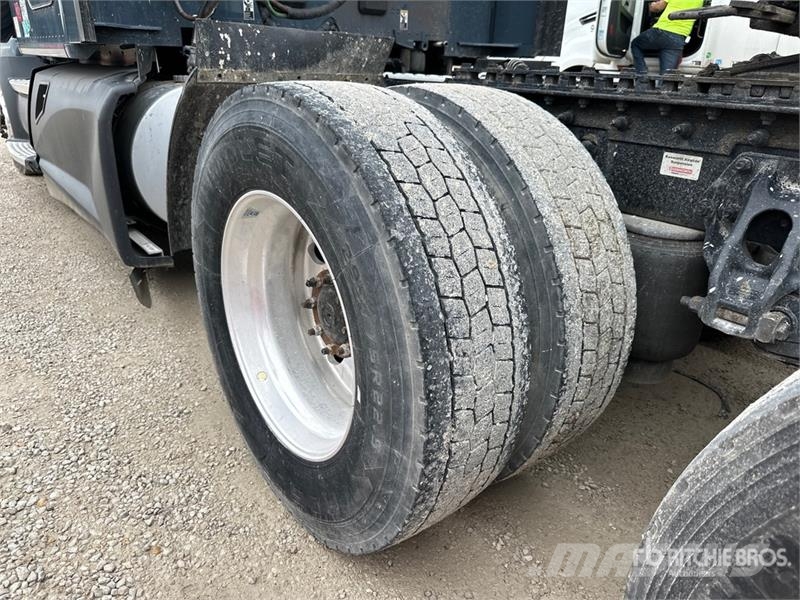 Kenworth T680 Тягачі