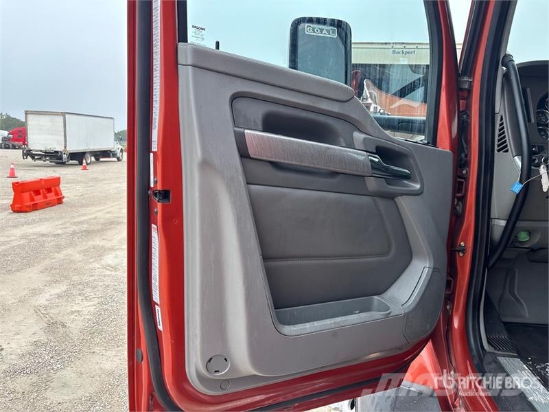 Kenworth T680 Vetopöytäautot