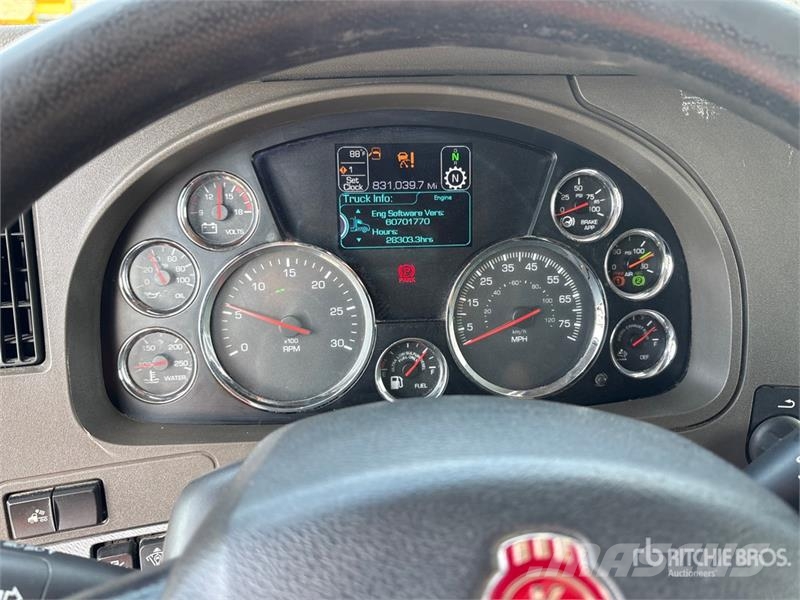 Kenworth T680 Тягачі