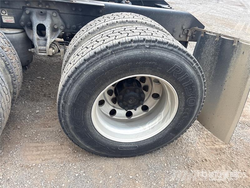 Kenworth T680 Naudoti vilkikai