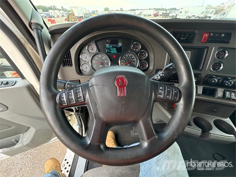 Kenworth T680 Тягачі
