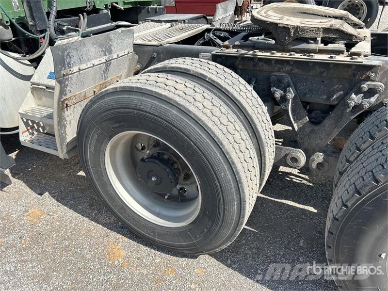 Kenworth T680 Тягачі
