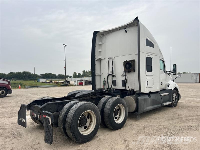 Kenworth T680 Тягачі