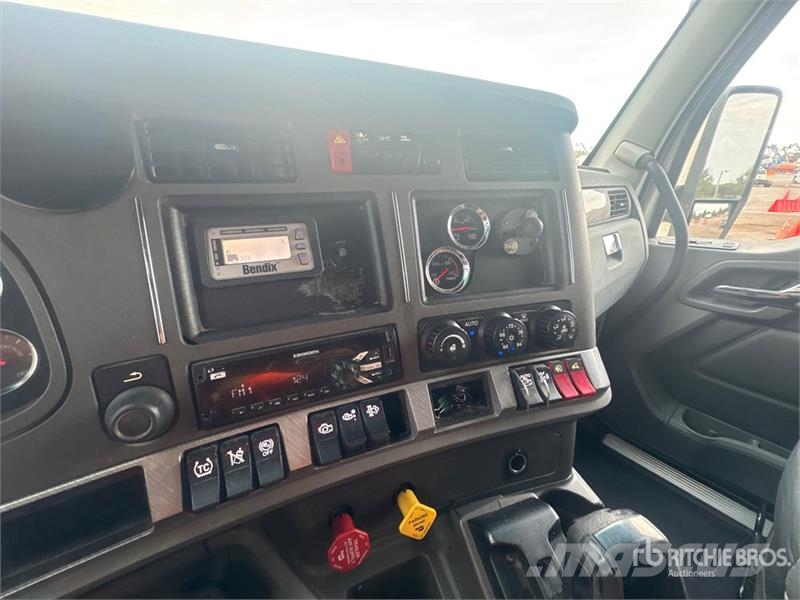 Kenworth T680 Naudoti vilkikai