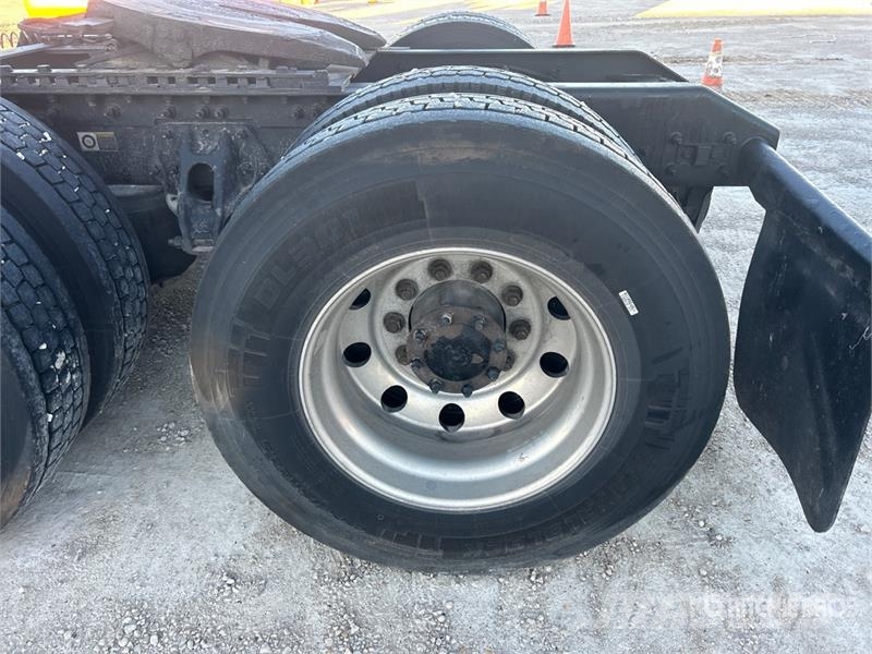 Kenworth T680 وحدات الجر
