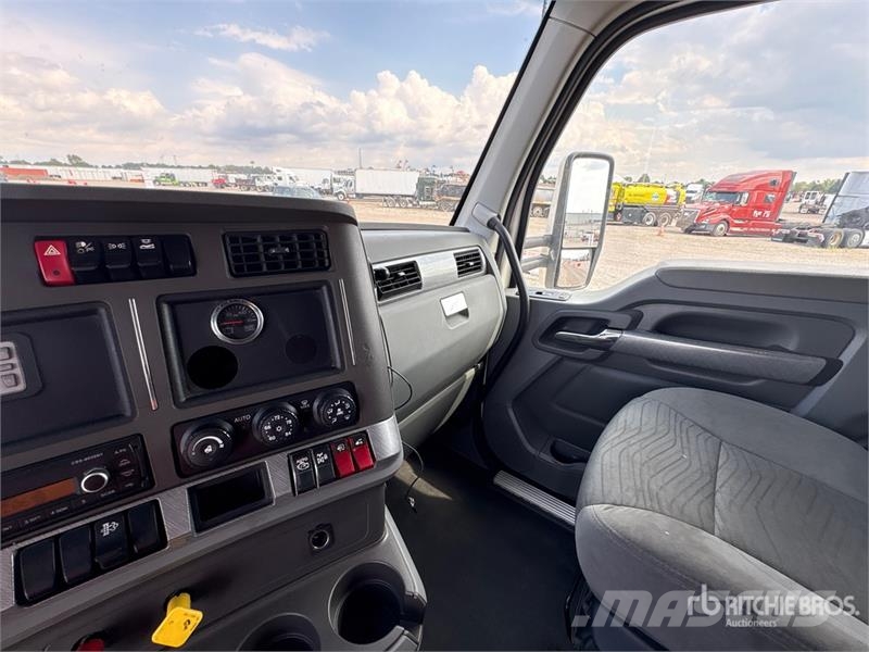 Kenworth T680 Тягачі