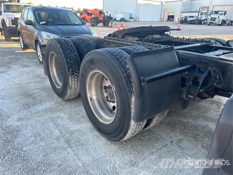 Kenworth T680 وحدات الجر