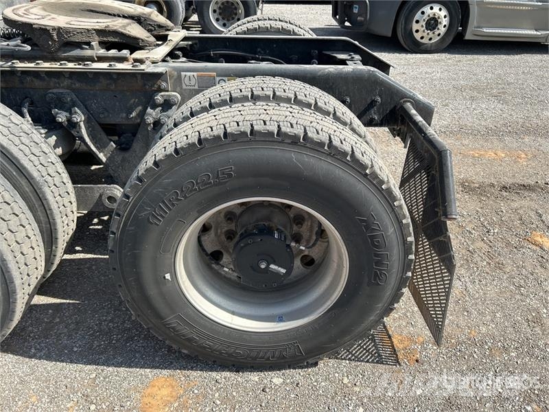 Kenworth T680 Тягачі