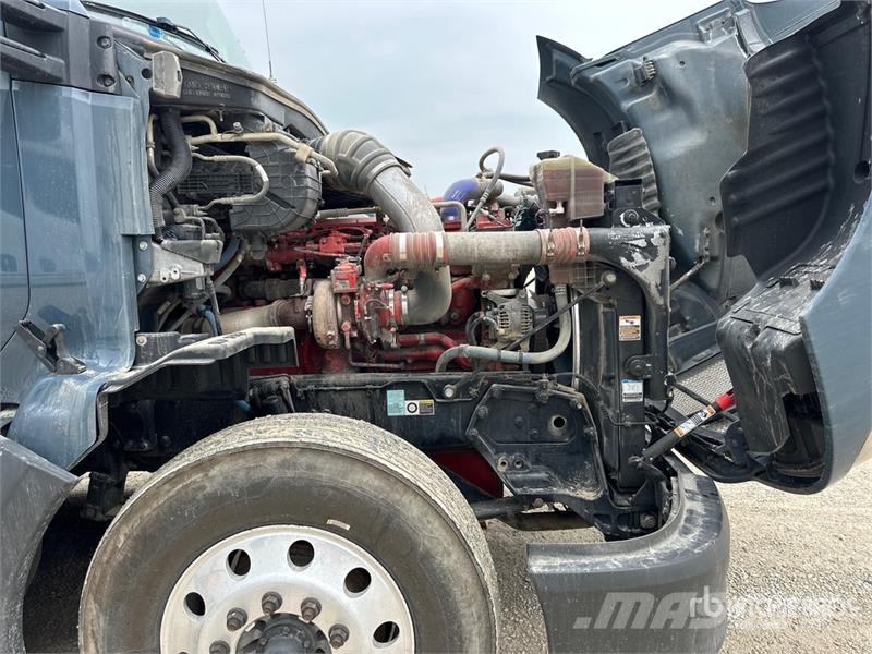 Kenworth T680 Тягачі