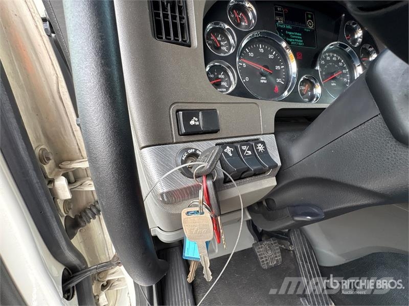 Kenworth T680 Тягачі