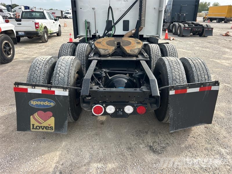 Kenworth T680 وحدات الجر