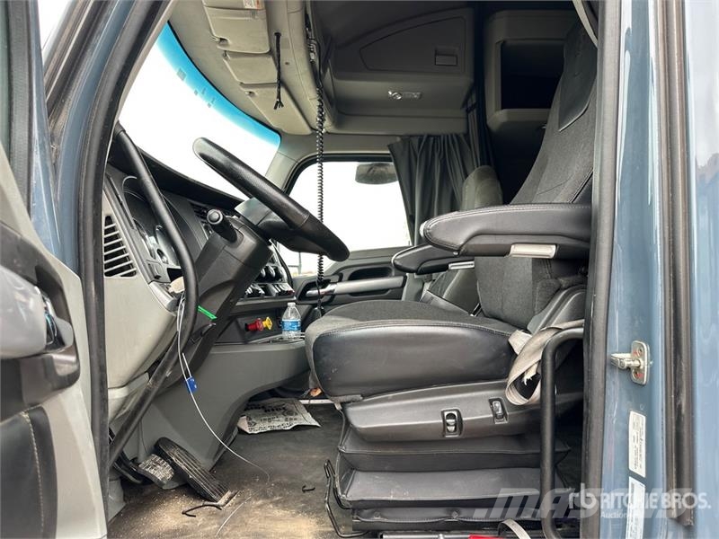Kenworth T680 Тягачі