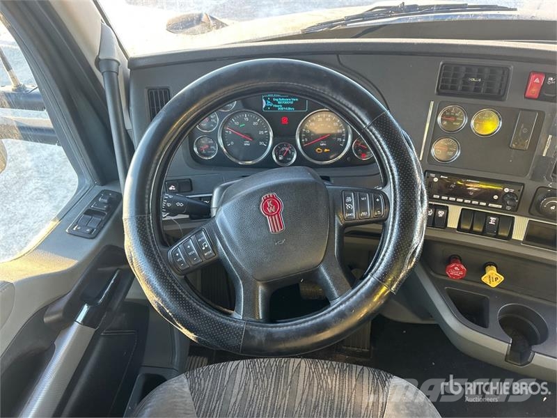 Kenworth T680 وحدات الجر