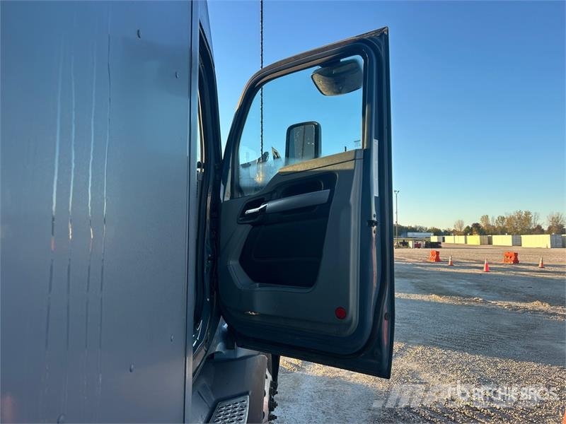 Kenworth T680 وحدات الجر