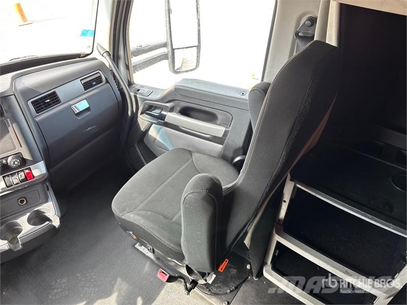 Kenworth T680 Vetopöytäautot