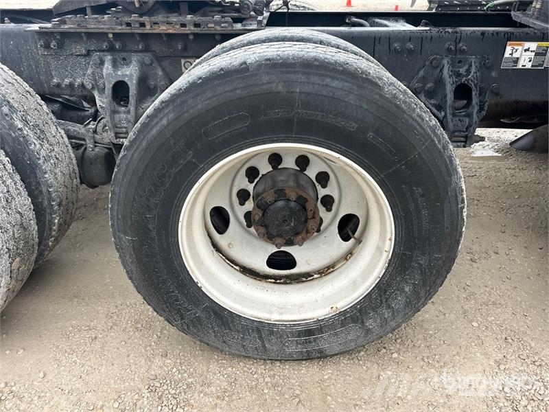 Kenworth T680 Тягачі