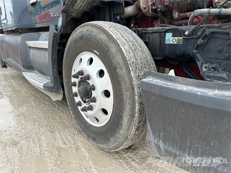Kenworth T680 Тягачі