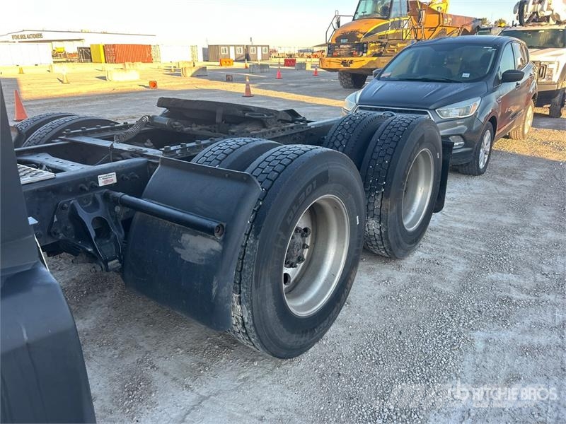 Kenworth T680 وحدات الجر