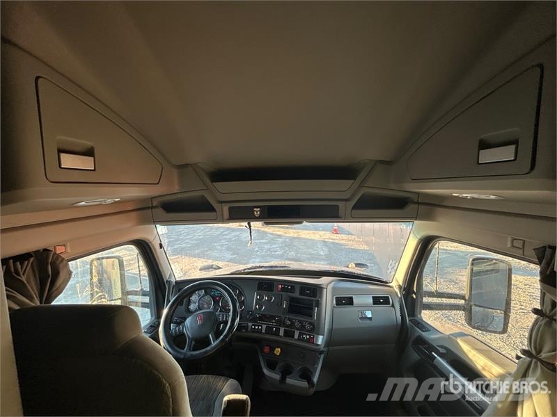 Kenworth T680 وحدات الجر