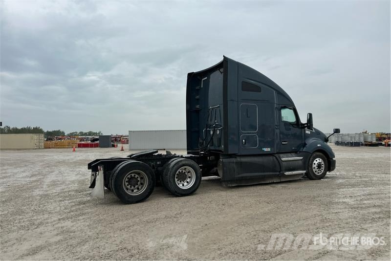 Kenworth T680 Тягачі