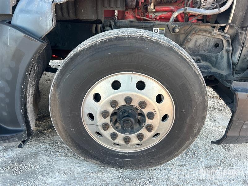 Kenworth T680 وحدات الجر