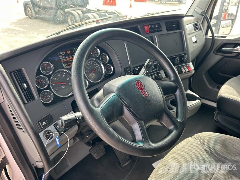 Kenworth T680 وحدات الجر