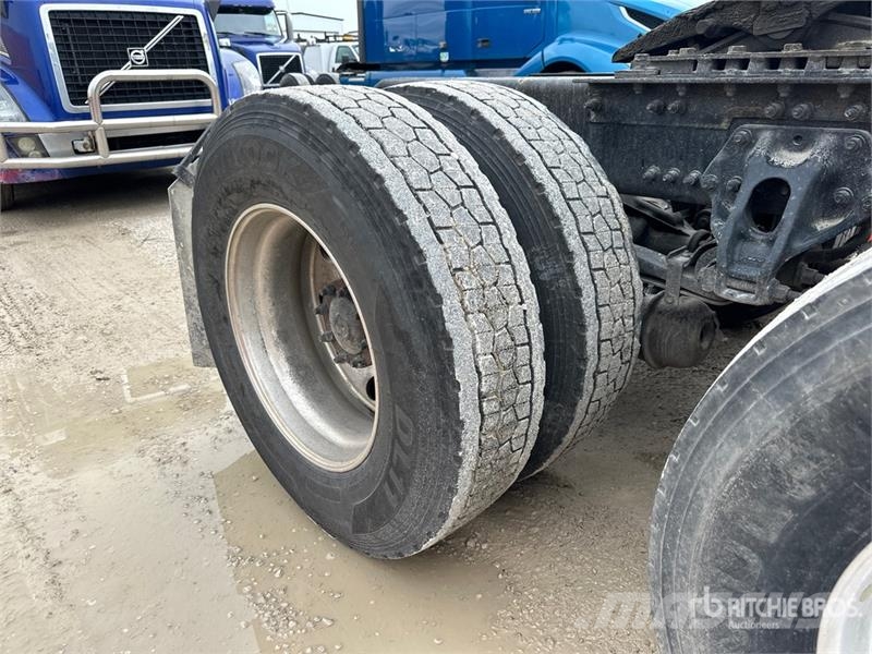 Kenworth T680 Тягачі