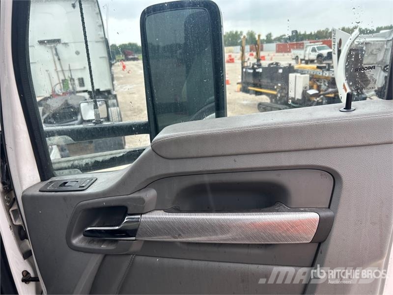 Kenworth T680 Тягачі