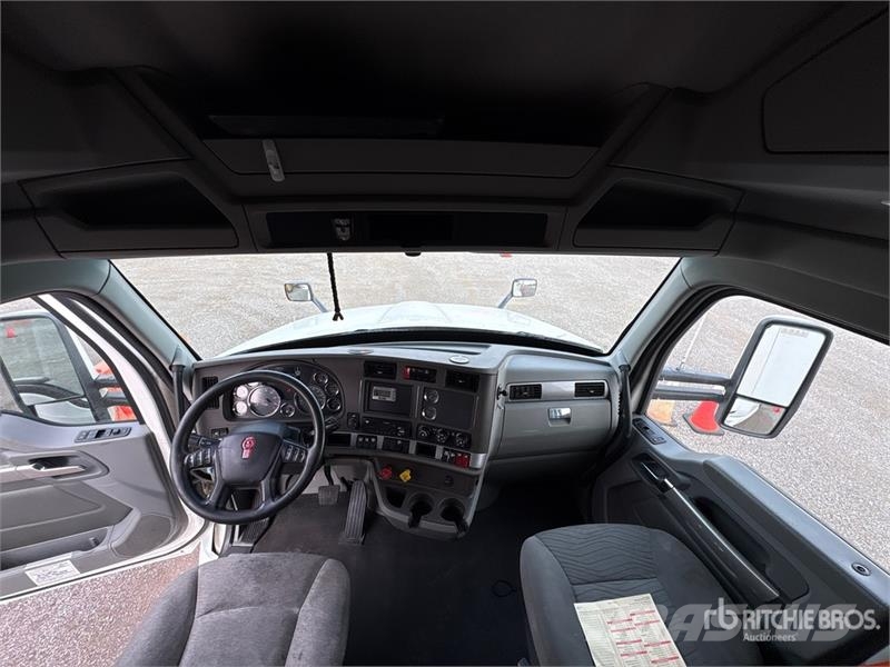 Kenworth T680 Тягачі