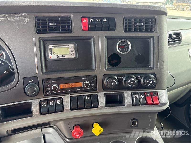 Kenworth T680 Тягачі