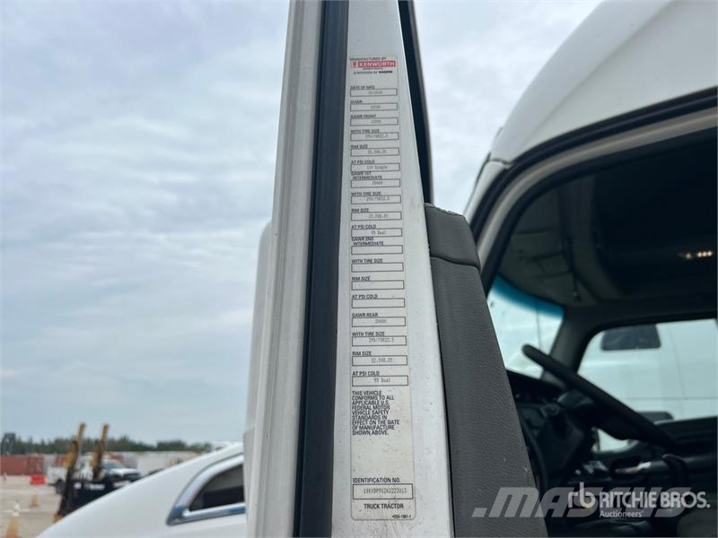 Kenworth T680 Тягачі
