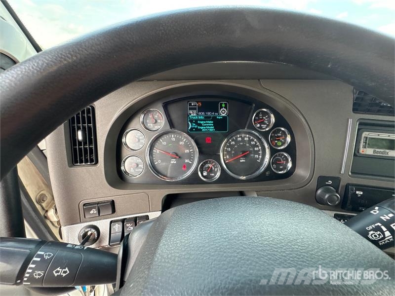 Kenworth T680 Тягачі