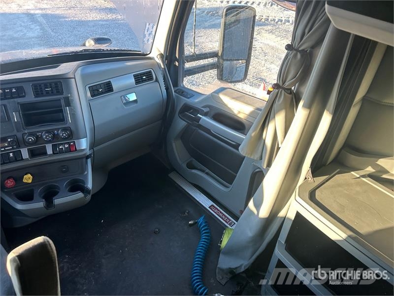 Kenworth T680 وحدات الجر