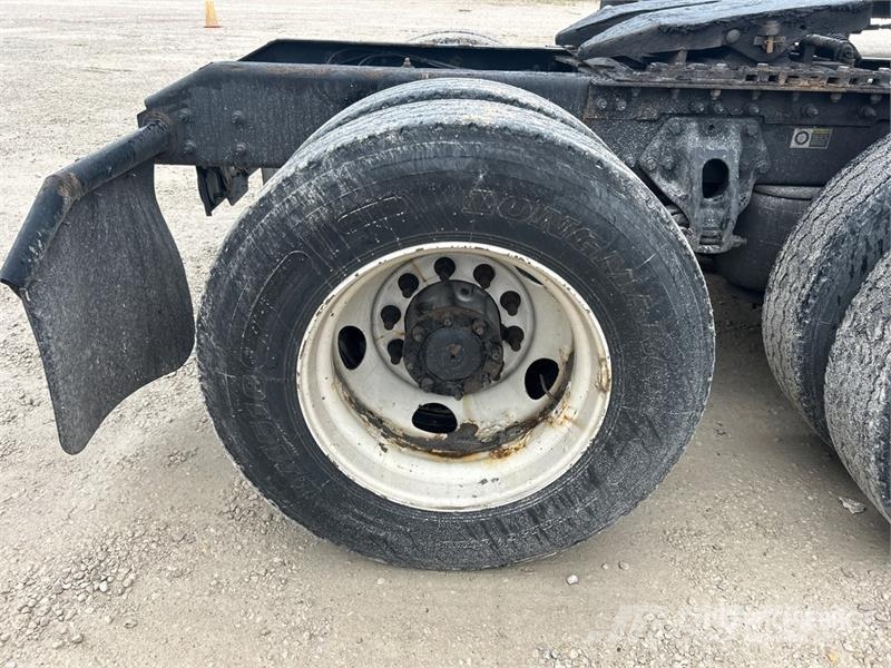 Kenworth T680 Тягачі