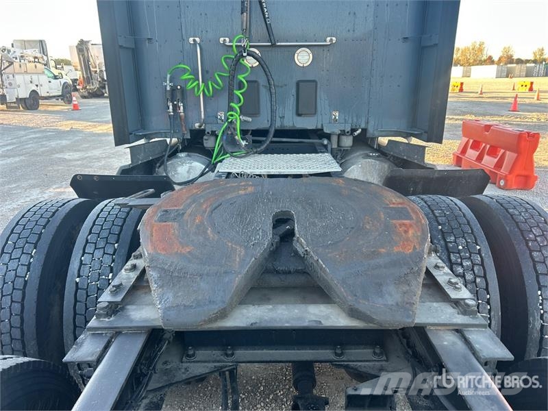 Kenworth T680 وحدات الجر
