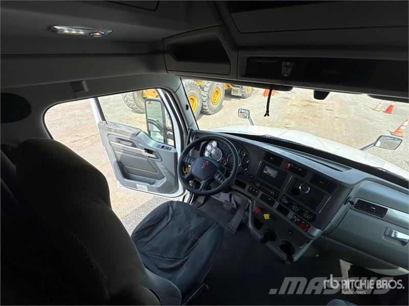 Kenworth T680 Тягачі