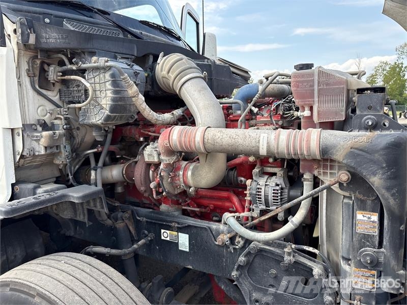 Kenworth T680 Тягачі
