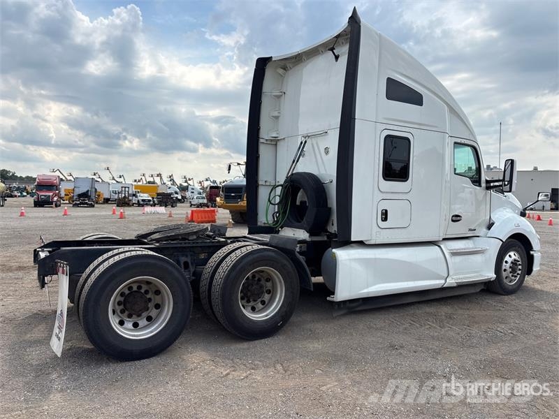 Kenworth T680 Тягачі