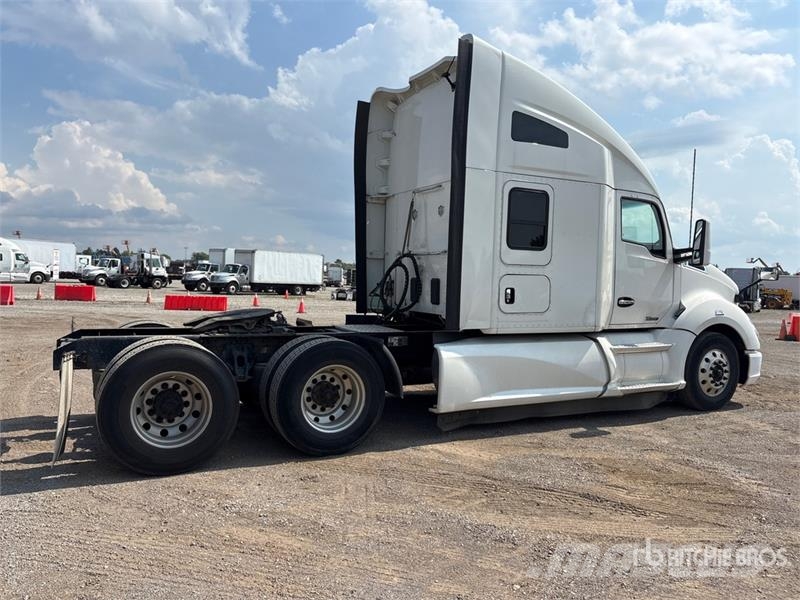 Kenworth T680 Тягачі