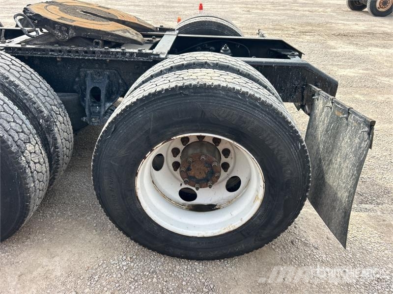 Kenworth T680 وحدات الجر