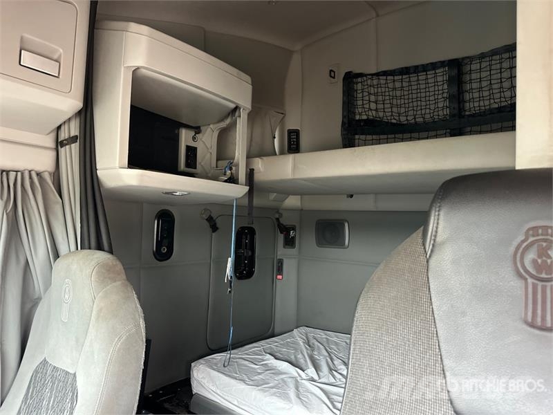 Kenworth T680 Тягачі
