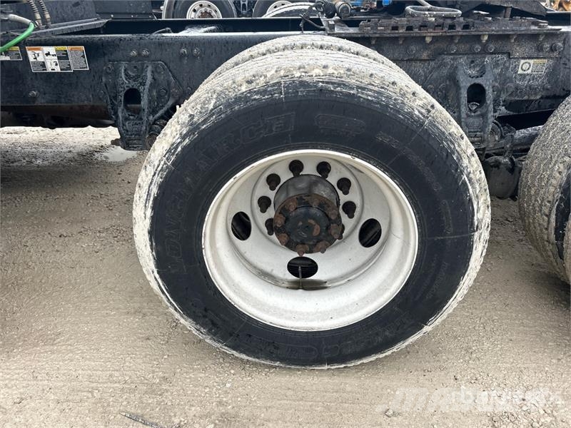 Kenworth T680 Тягачі