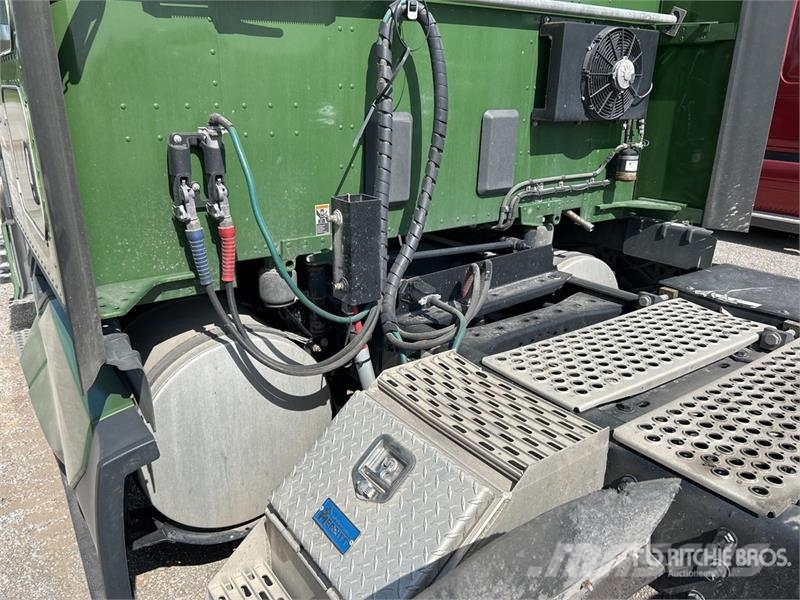 Kenworth T680 Тягачі