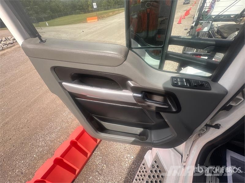 Kenworth T680 Vetopöytäautot