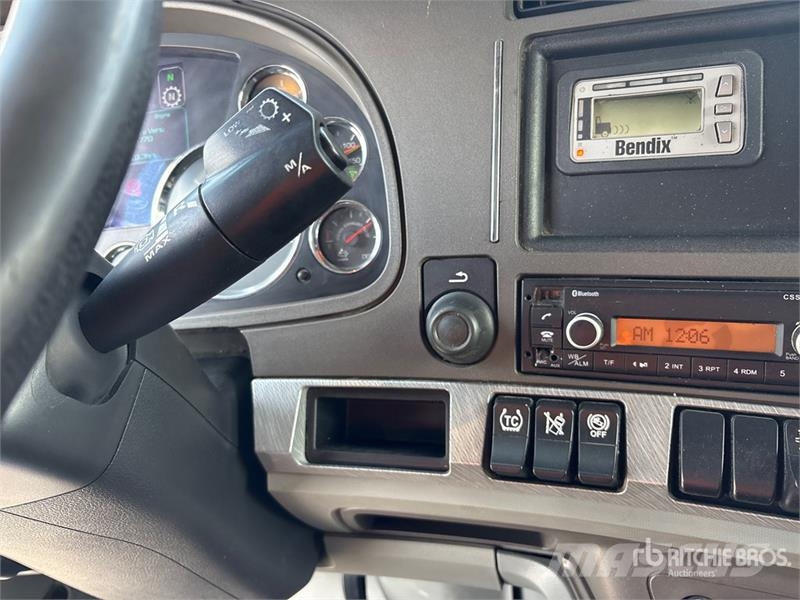Kenworth T680 Тягачі