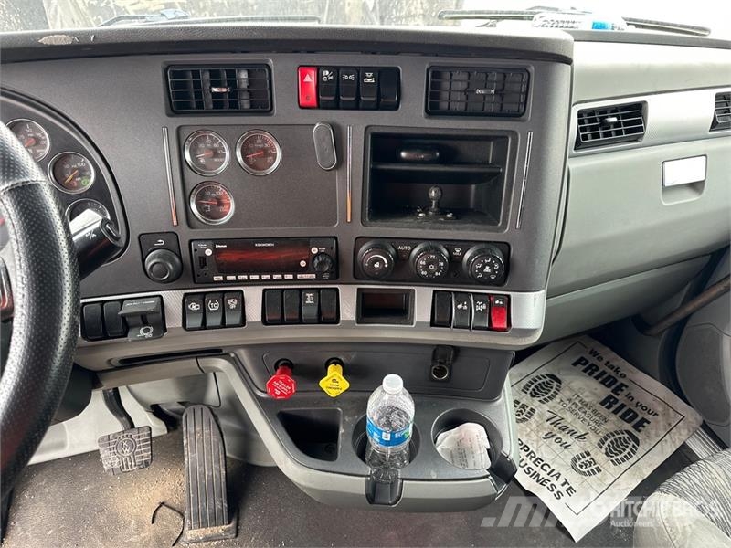 Kenworth T680 Тягачі