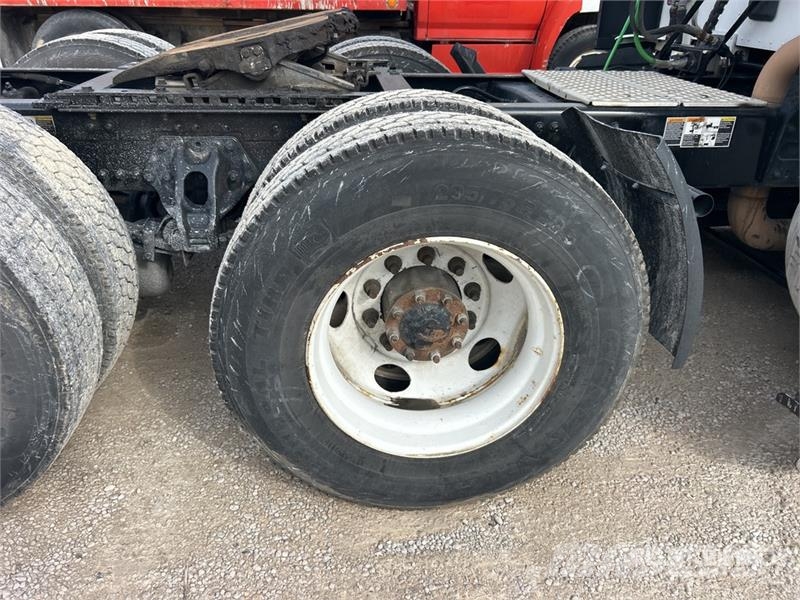 Kenworth T680 وحدات الجر
