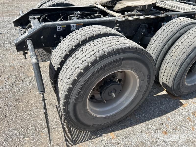 Kenworth T680 Тягачі
